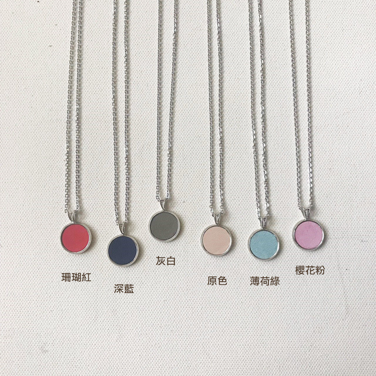 Leather clavicle chain_letters A~Z_retro Silver frame #12_grey white - Necklaces - Genuine Leather Gray