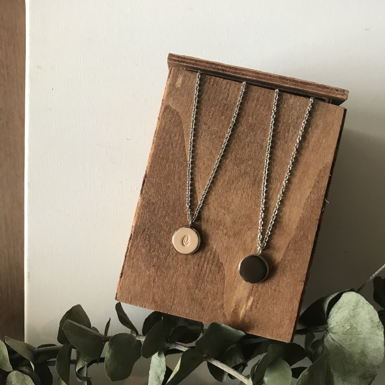 Leather clavicle chain_letters A~Z_retro Silver frame #12_grey white - Necklaces - Genuine Leather Gray